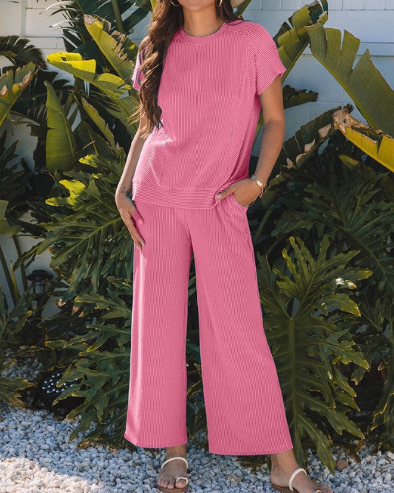 Ensemble T-Shirt à Manches Courtes et Pantalon Large pour Femme | Idéal pour le Quotidien