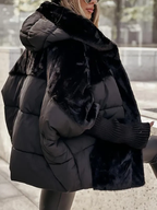 Cape Matelassée Longue avec Col en Fourrure Synthétique pour Femme | Idéale pour l’Hiver