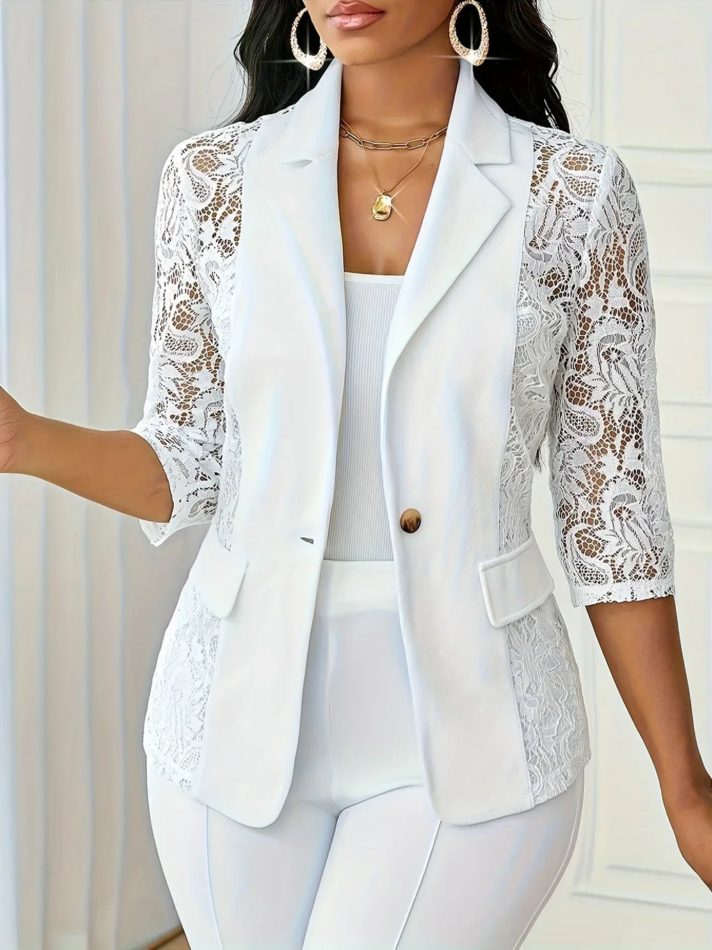Blazer Blanc à Manches 3/4 en Dentelle avec Bouton Doré pour Femmes | Ideal for Mi-Saison et Usage Quotidien