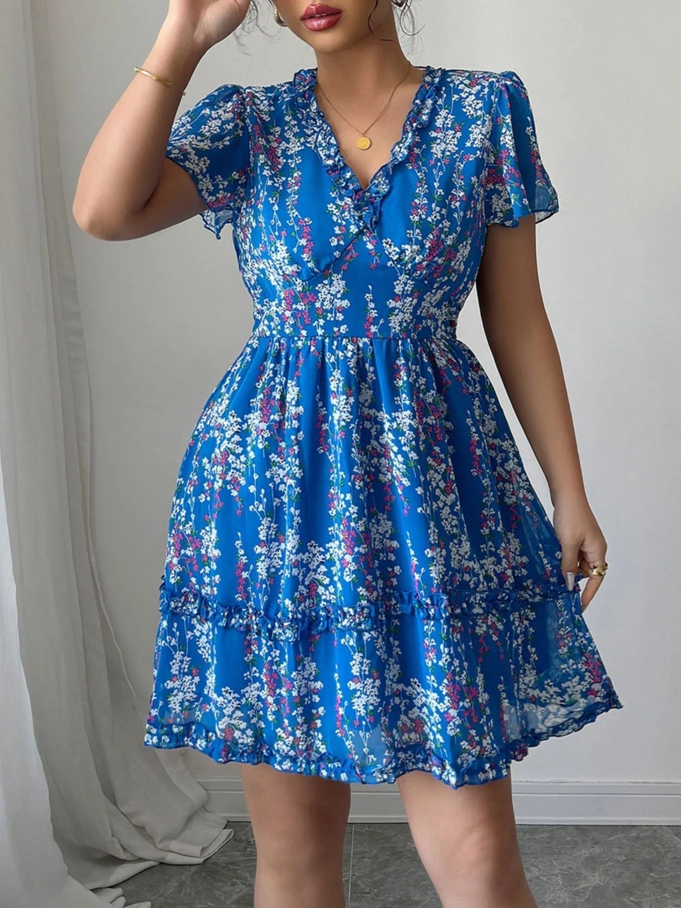 Robe Courte Fleurie à Décolleté en V Croisé et Manches Volantes pour Femme | Idéale pour les Sorties d’Été
