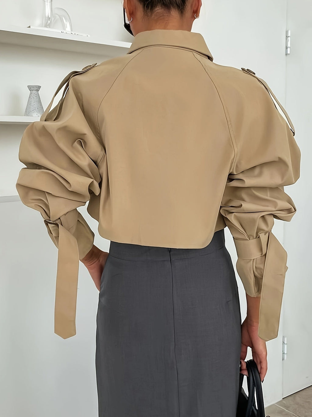 Trench-Coat Court avec Design Asymétrique pour Femme | Idéal pour le Printemps et l’Automne