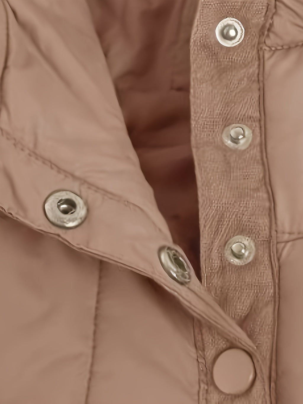 Veste à Capuche Matelassée avec Fermeture Zippée pour Femme | Idéale pour la Saison Froide