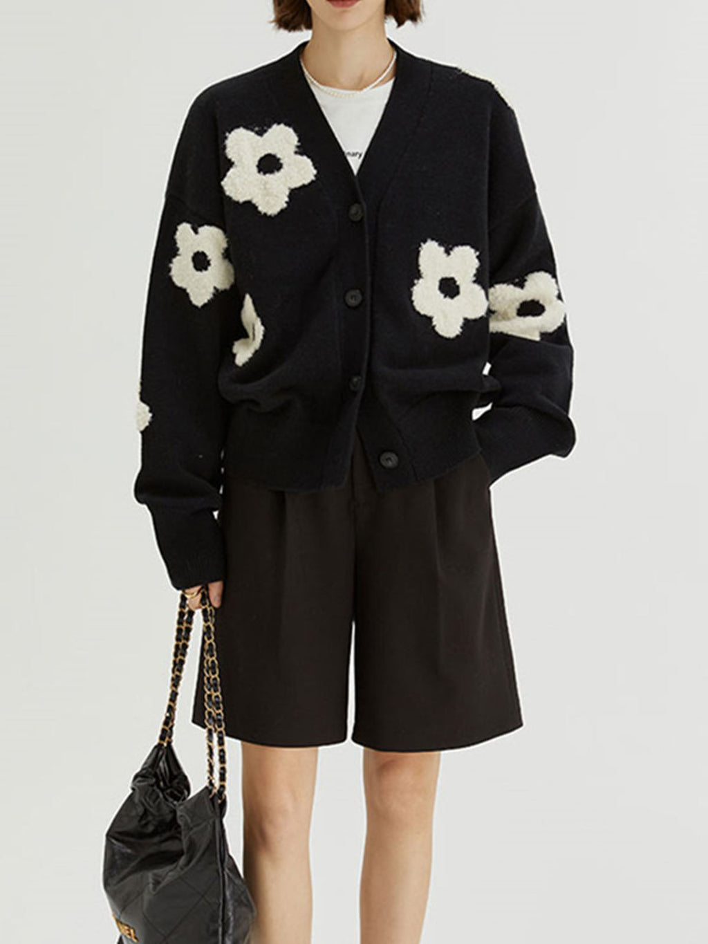 Cardigan Noir à Motif Floral avec Coupe Oversize et Boutons pour Femmes | Idéal pour Saisons Fraîches