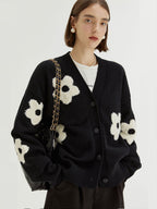 Cardigan Noir à Motif Floral avec Coupe Oversize et Boutons pour Femmes | Idéal pour Saisons Fraîches