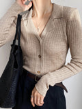 Cardigan Ajusté à Fines Côtes avec Col Chemise pour Femme | Idéal pour le Bureau et les Sorties