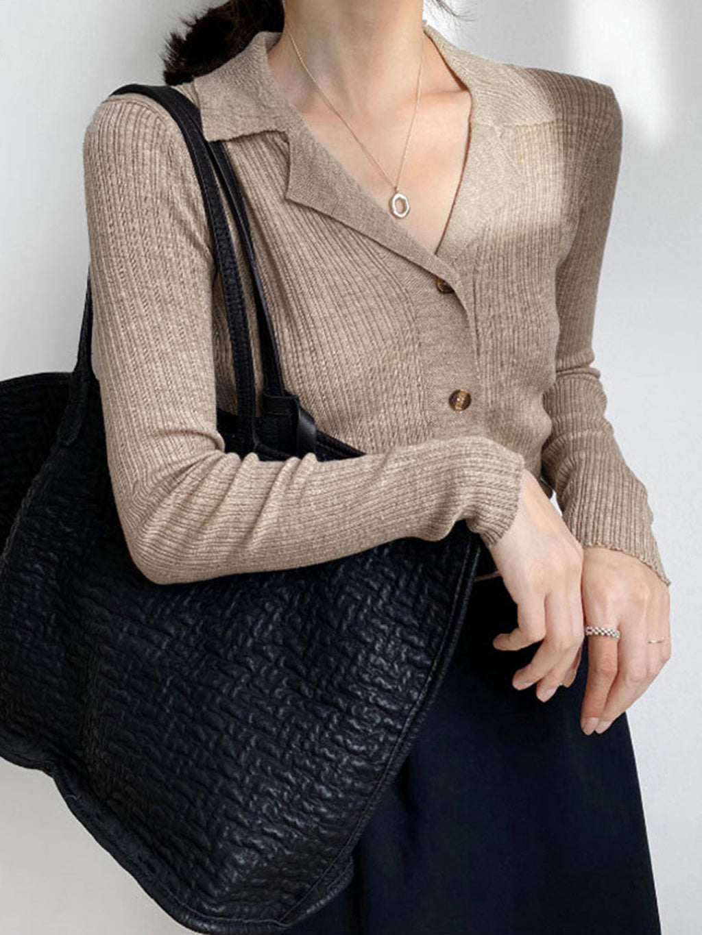 Cardigan Ajusté à Fines Côtes avec Col Chemise pour Femme | Idéal pour le Bureau et les Sorties