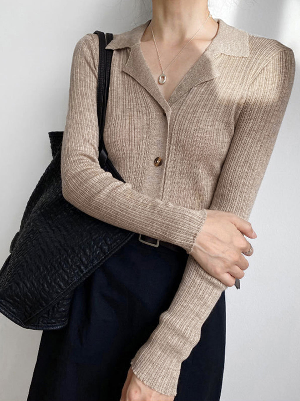 Cardigan Ajusté à Fines Côtes avec Col Chemise pour Femme | Idéal pour le Bureau et les Sorties