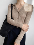 Cardigan Ajusté à Fines Côtes avec Col Chemise pour Femme | Idéal pour le Bureau et les Sorties