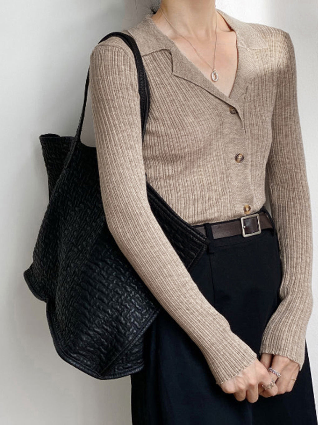 Cardigan Ajusté à Fines Côtes avec Col Chemise pour Femme | Idéal pour le Bureau et les Sorties