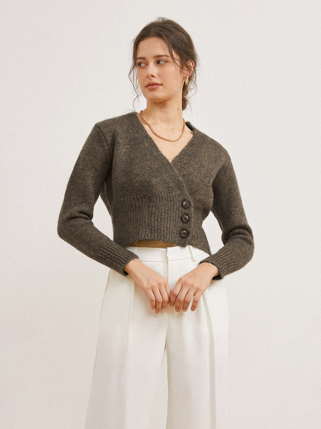 Cardigan Court Boutonné avec Encolure en V pour Femme | Idéal pour Superposition