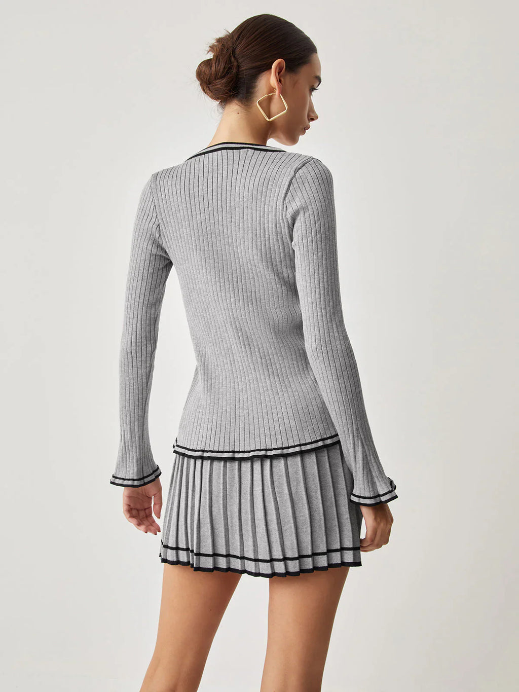 Ensemble Tricoté Deux Pièces | Gris et Noir | Élégance Preppy Moderne