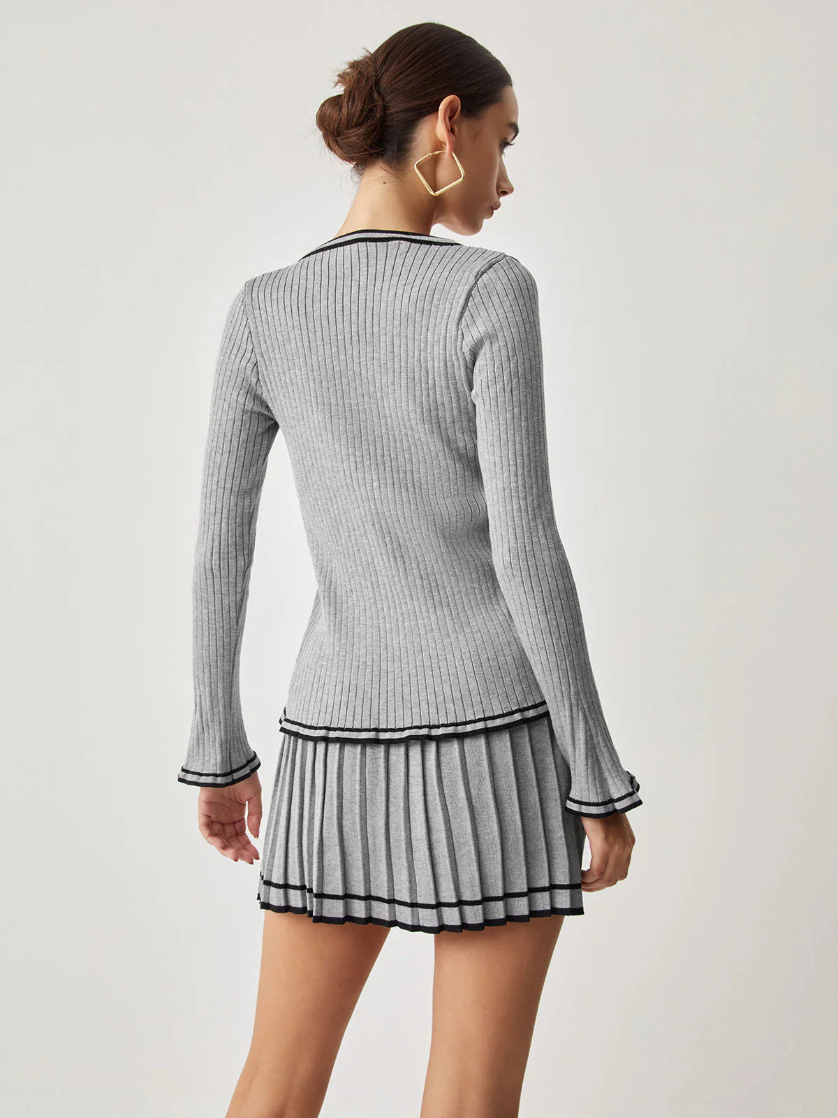 Ensemble Tricoté Deux Pièces | Gris et Noir | Élégance Preppy Moderne