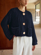 Cardigan Bleu Marine à Boutons Dorés et Poches pour Femmes | Ideal for Mi-Saison et Usage Quotidien