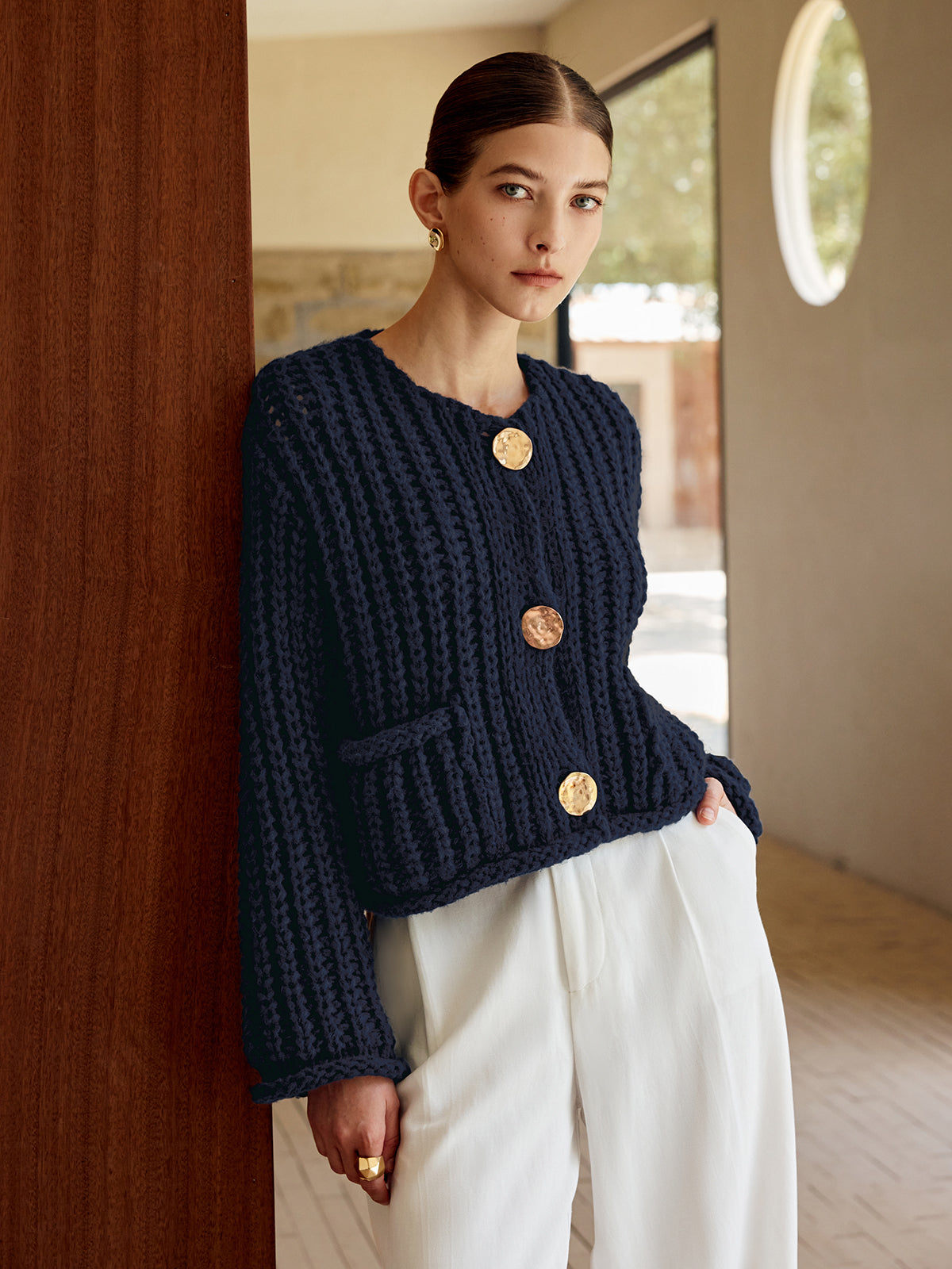 Cardigan Bleu Marine à Boutons Dorés et Poches pour Femmes | Ideal for Mi-Saison et Usage Quotidien