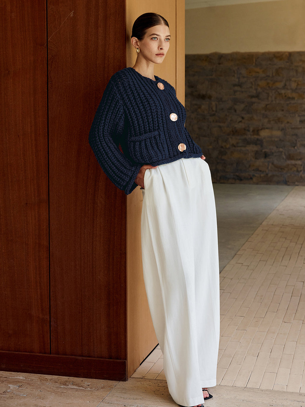 Cardigan Bleu Marine à Boutons Dorés et Poches pour Femmes | Ideal for Mi-Saison et Usage Quotidien