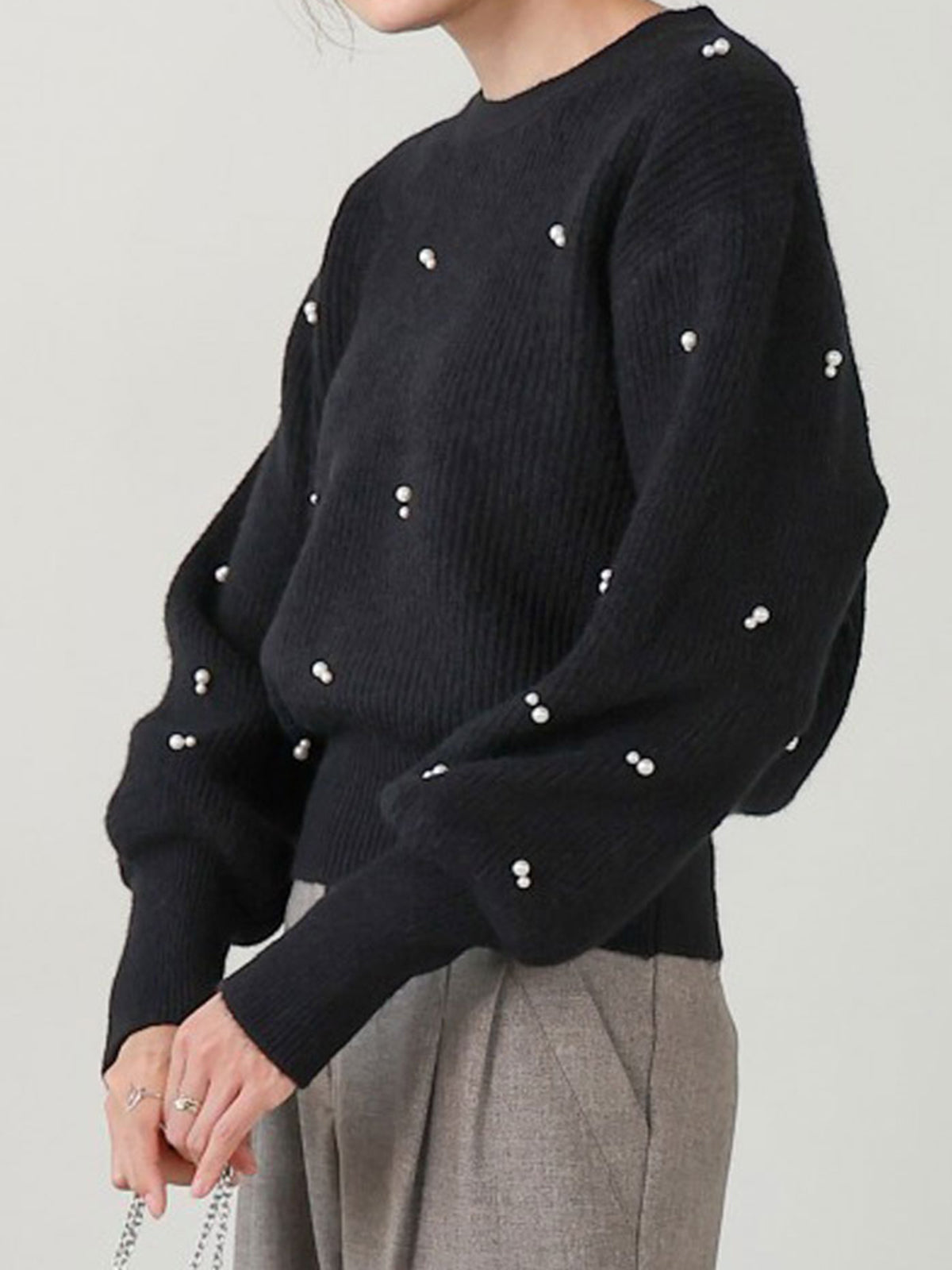 Pull Noir avec Détails de Perles et Coupe Légèrement Ample pour Femmes | Idéal pour Tenues Quotidiennes