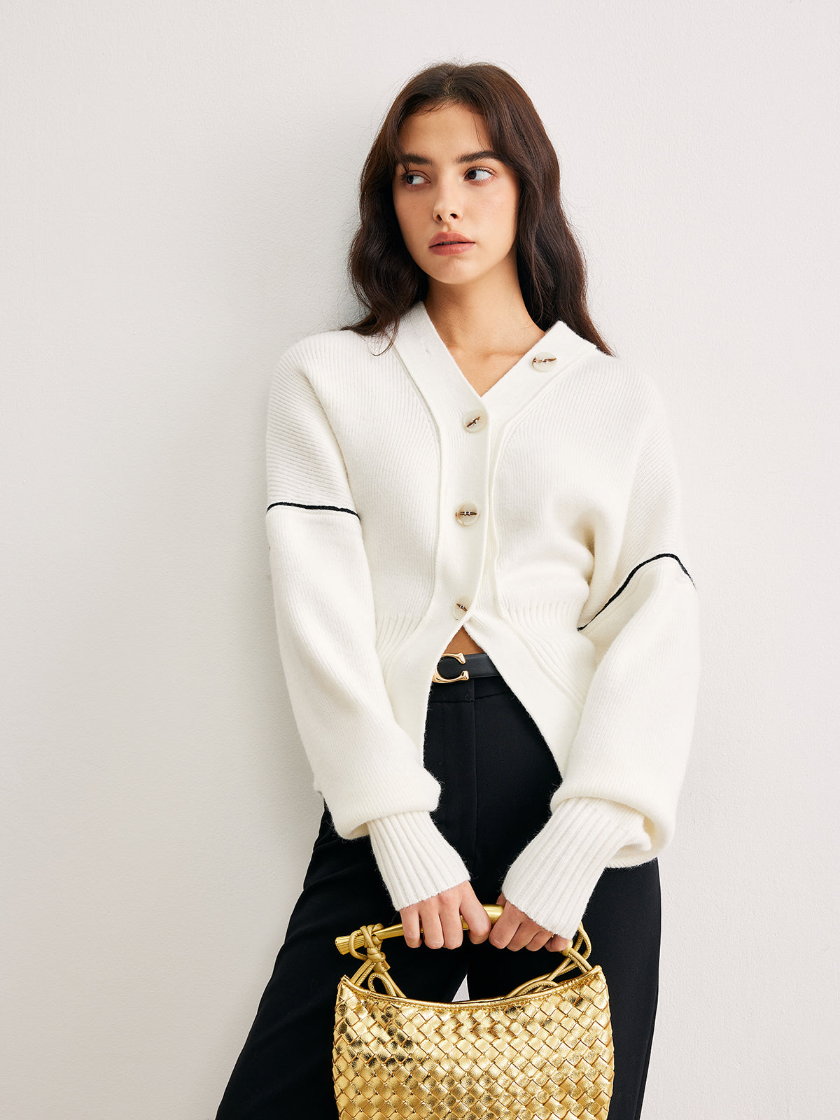 Cardigan Ample à Col V avec Détail Contrastant pour Femme | Idéal pour la Mi-Saison