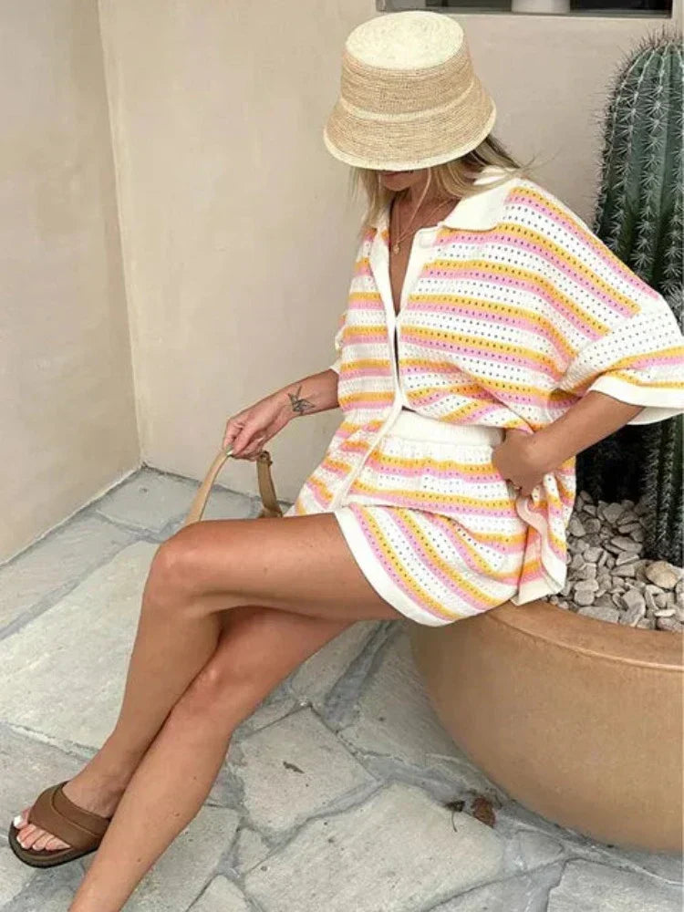 Ensemble Deux Pièces avec Veste à Rayures Contrastées et Short Assorti pour Femme | Idéal pour Occasions Décontractées