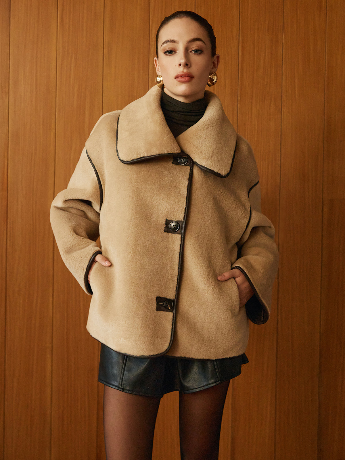 Manteau Droit avec Passepoil Contrasté et Manches Longues pour Femme | Idéal pour l’Automne et l’Hiver