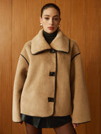 Manteau Droit avec Passepoil Contrasté et Manches Longues pour Femme | Idéal pour l’Automne et l’Hiver