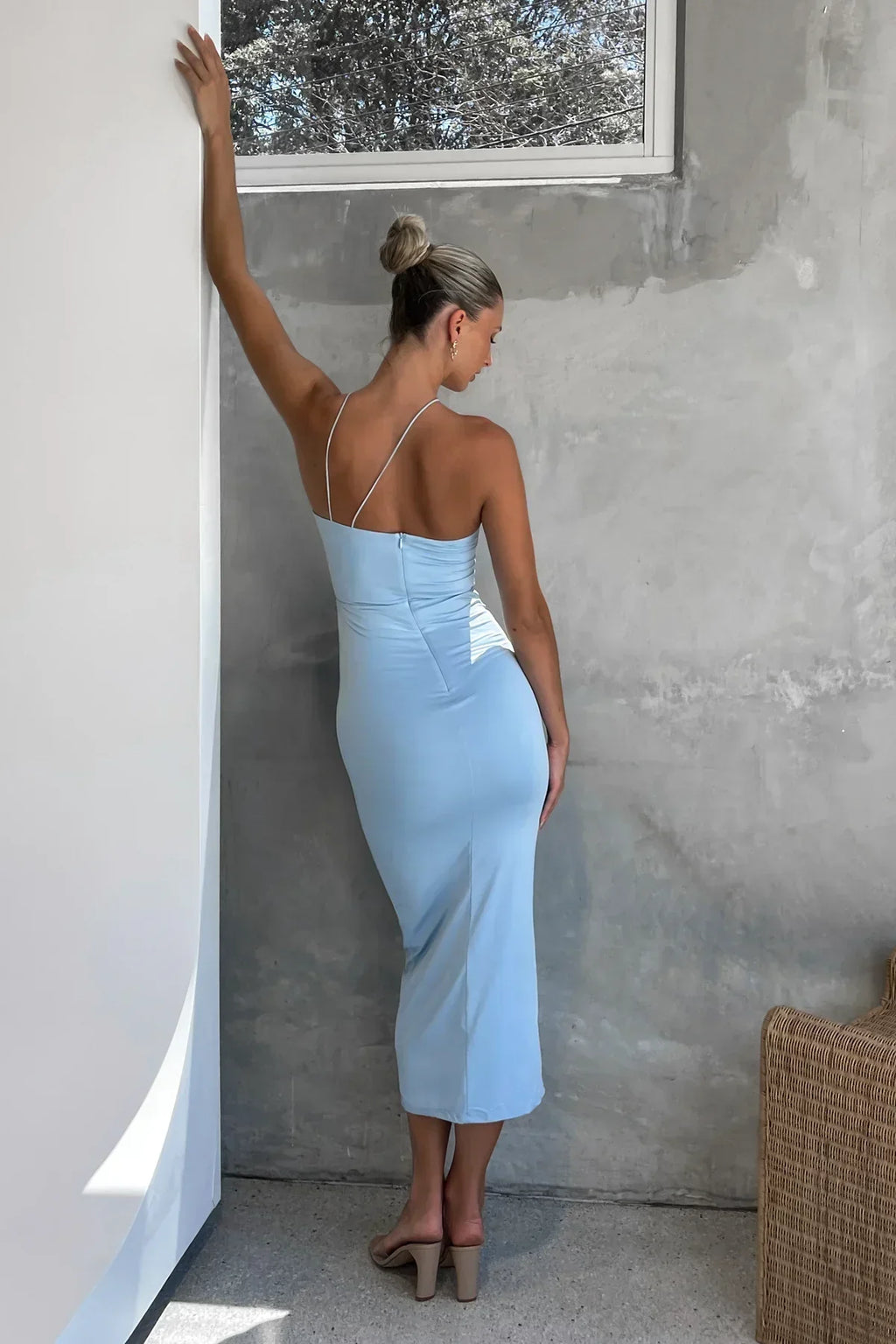 Robe Midi Sans Manches avec Détails Froncés pour Femme | Idéale pour Événements et Occasions Quotidiennes