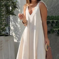 Robe Longue Blanche à Encolure en V pour Femme | Idéale pour les Journées d'Été