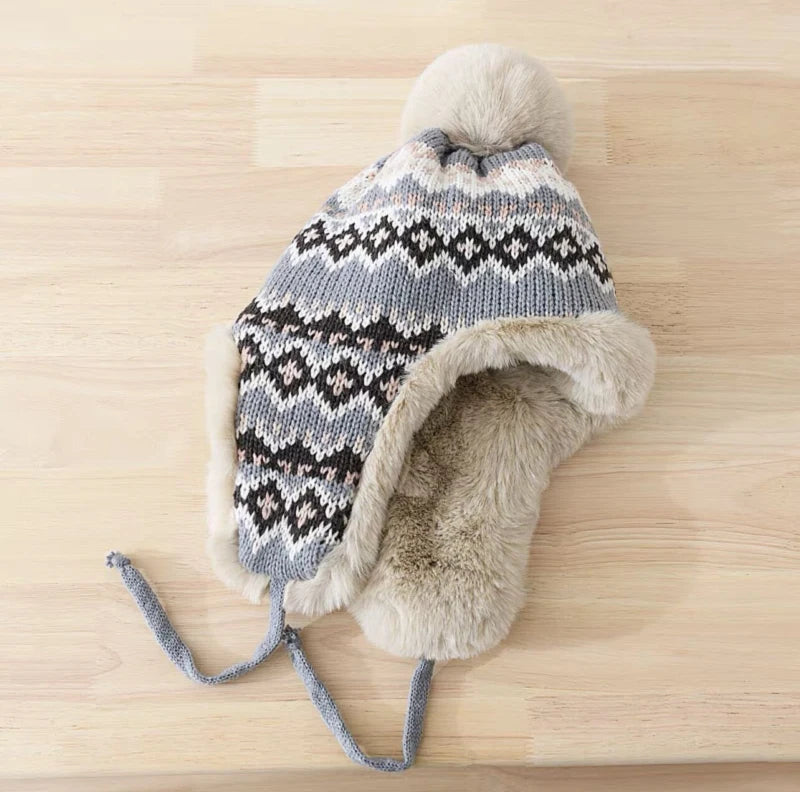 Bonnet d’Hiver avec Pompon et Cache-Oreilles pour Adultes | Idéal pour les Journées Froides