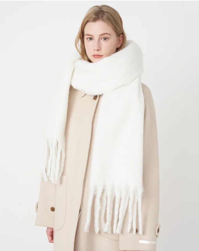 Écharpe Longue d’Hiver avec Finition Lisse pour Femme | Idéale pour la Saison Froide