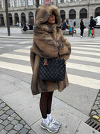 Manteau Long avec Capuche et Boutonnage Simple pour Femme | Idéal pour l’Automne et l’Hiver