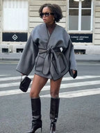 Veste à Ceinture et Col V pour Femme | Idéale pour l’Automne et l’Hiver