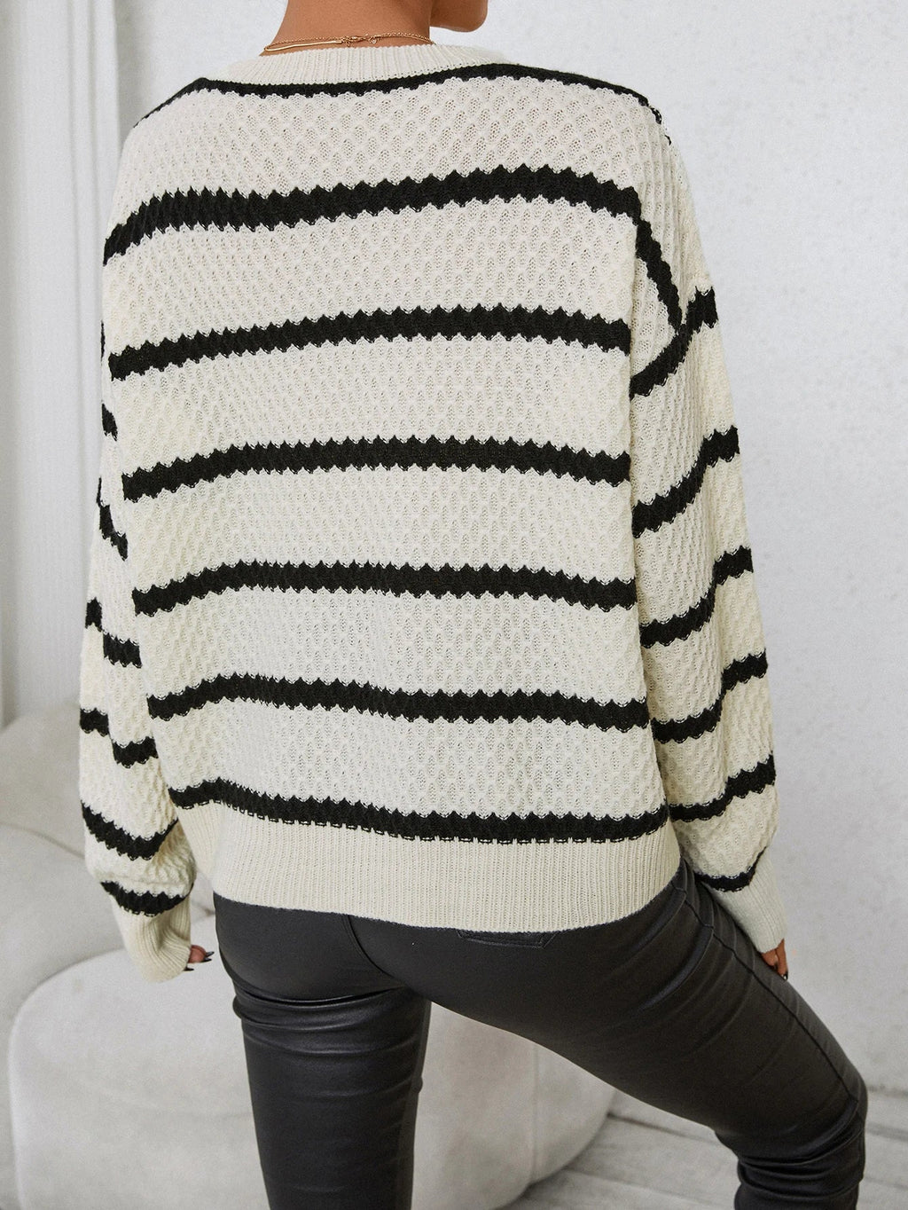 Pull Rayé à Col Rond avec Coupe Ample pour Femmes | Idéal pour Saisons Fraîches