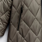 Veste Longue Matelassée avec Capuche Réglable pour Femmes | Idéale pour L’Hiver