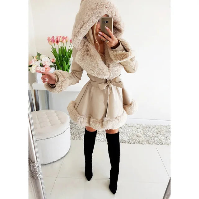 Manteau Long à Capuche avec Col Bordé pour Femmes | Idéal pour la Saison Hivernale
