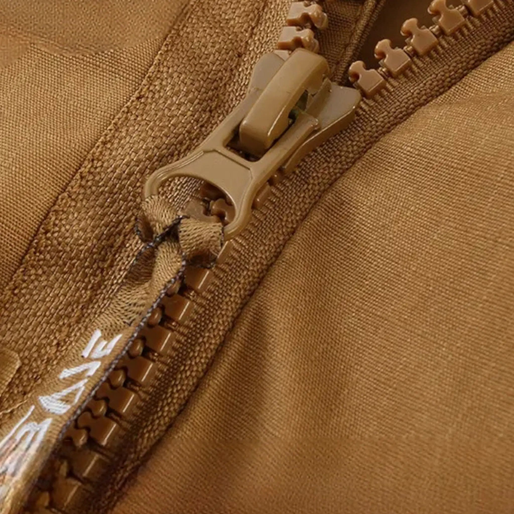 Blouson à Capuche avec Poches Multiples et Ajustement Latéral pour Hommes | Idéal pour l’Hiver