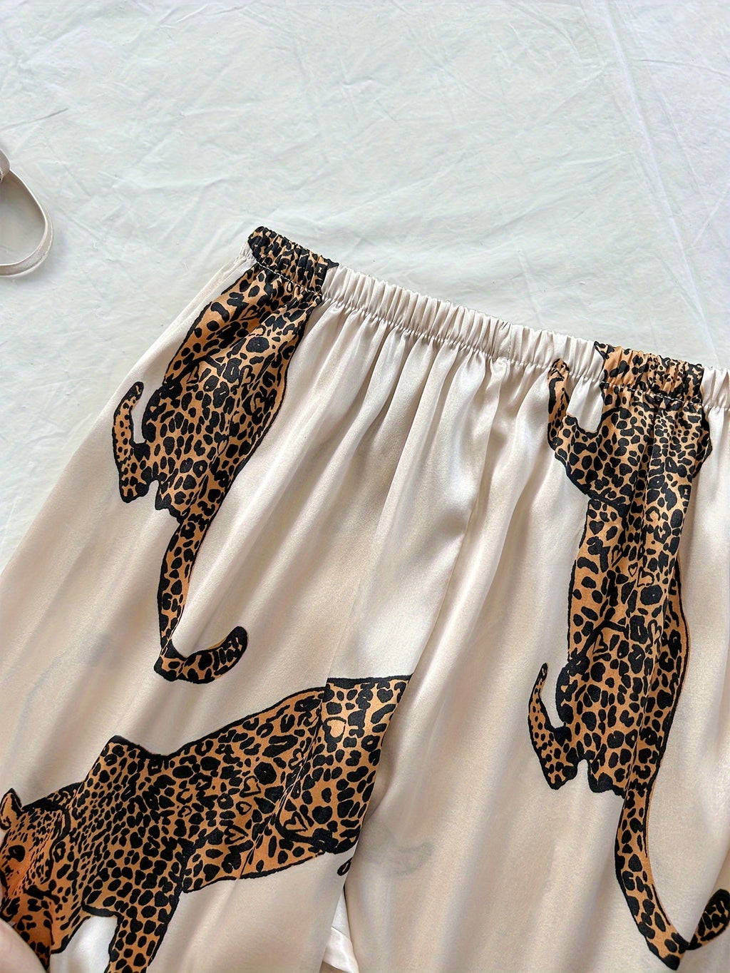 Pyjama Deux Pièces avec Coupe Confortable pour Femme | Idéal pour la Maison ou la Nuit