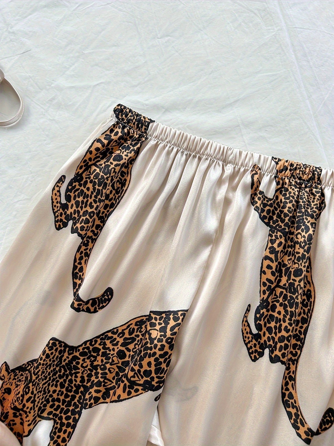 Pyjama Deux Pièces avec Coupe Confortable pour Femme | Idéal pour la Maison ou la Nuit