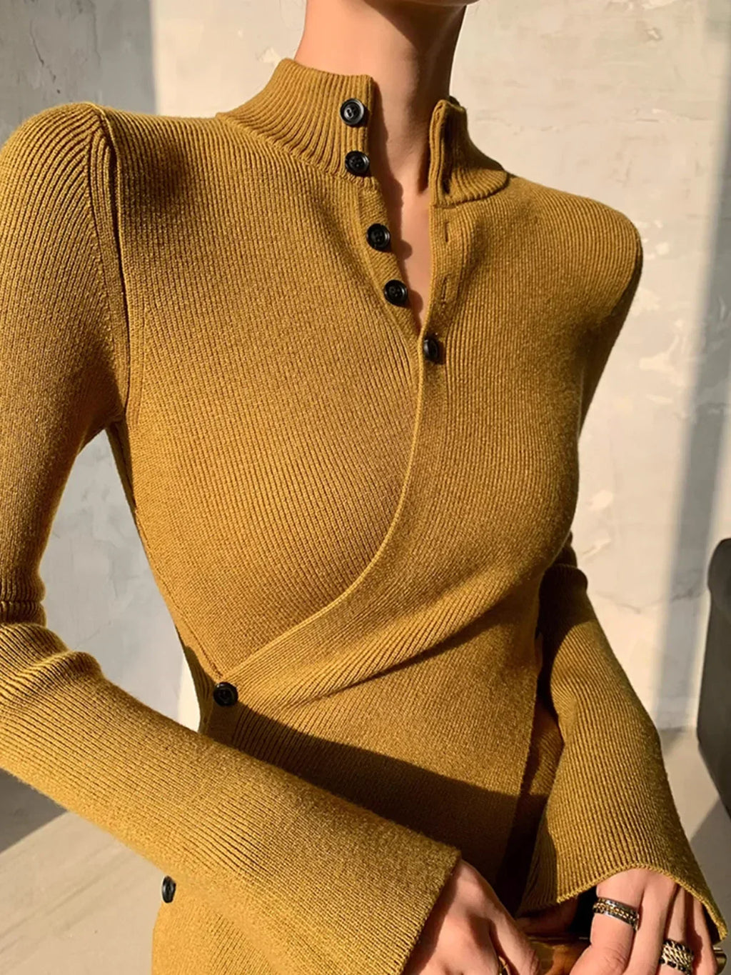 Pull à Design Asymétrique avec Boutons et Col Montant pour Femmes | Idéal pour Bureau et Sorties