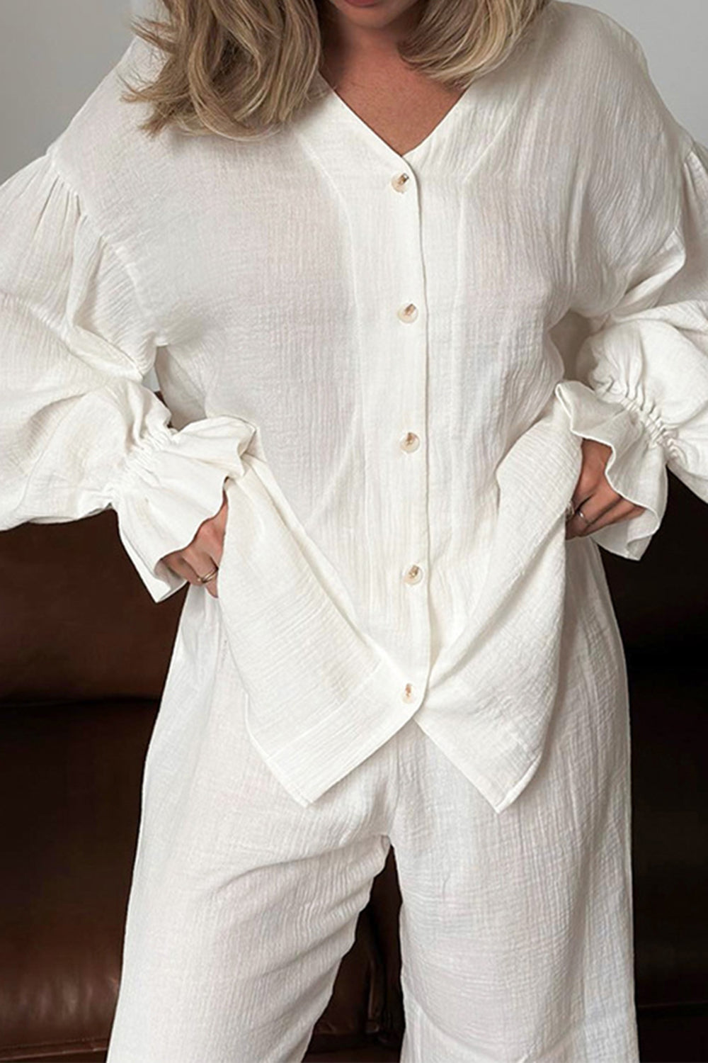 Ensemble Deux Pièces avec Haut à Volants Col V et Manches Longues et Pantalon Coordonné pour Femme | Idéal pour un Usage Quotidien
