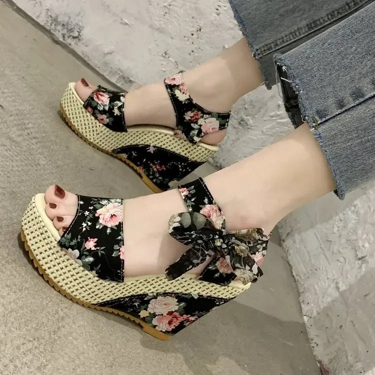 Sandales à Semelle Compensée avec Lacets à la Cheville pour Femme | Idéales pour l'Été et les Occasions Spéciales