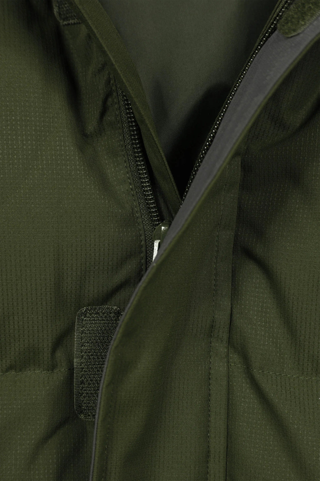 Veste Matelassée avec Capuche et Poches Zippées pour Homme | Idéale pour l’Hiver