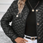 Veste Courte Matelassée Noire Avec Boutons Dorés Pour Femmes | Idéal Pour La Mi-Saison Et Les Tenues Quotidiennes